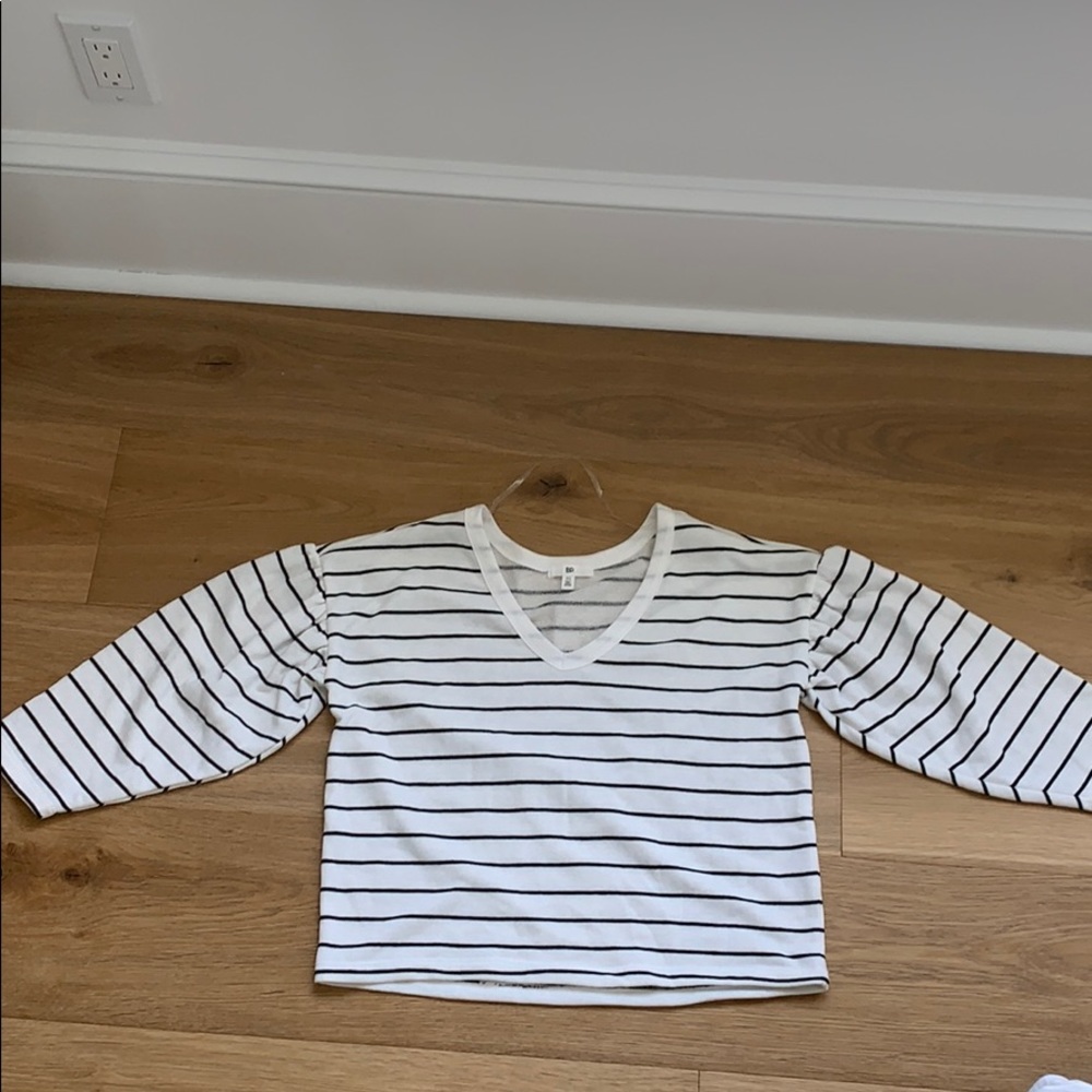 Black and white striped top 🖤🤍